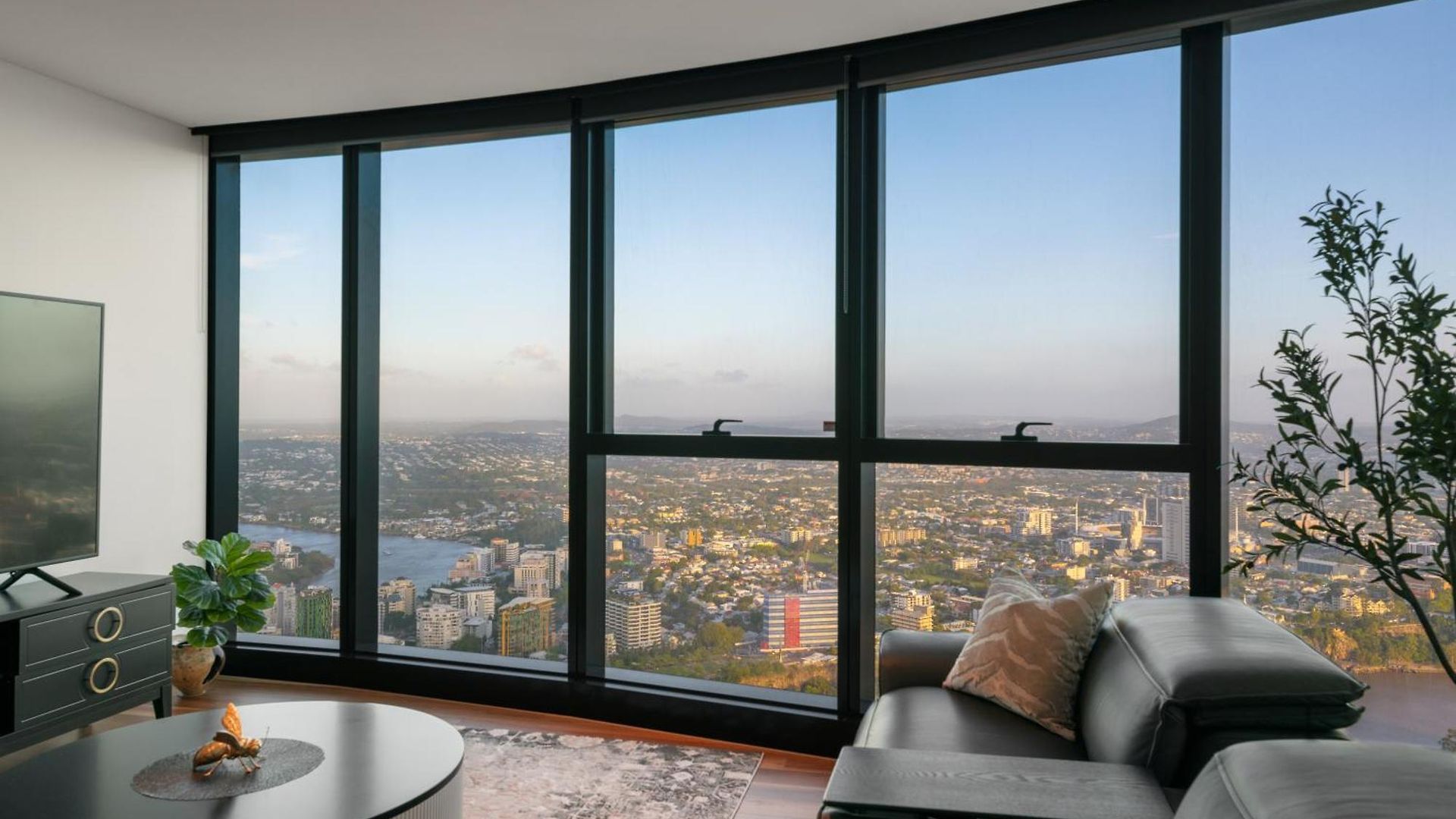 Skylight With Free Parking Apartment *