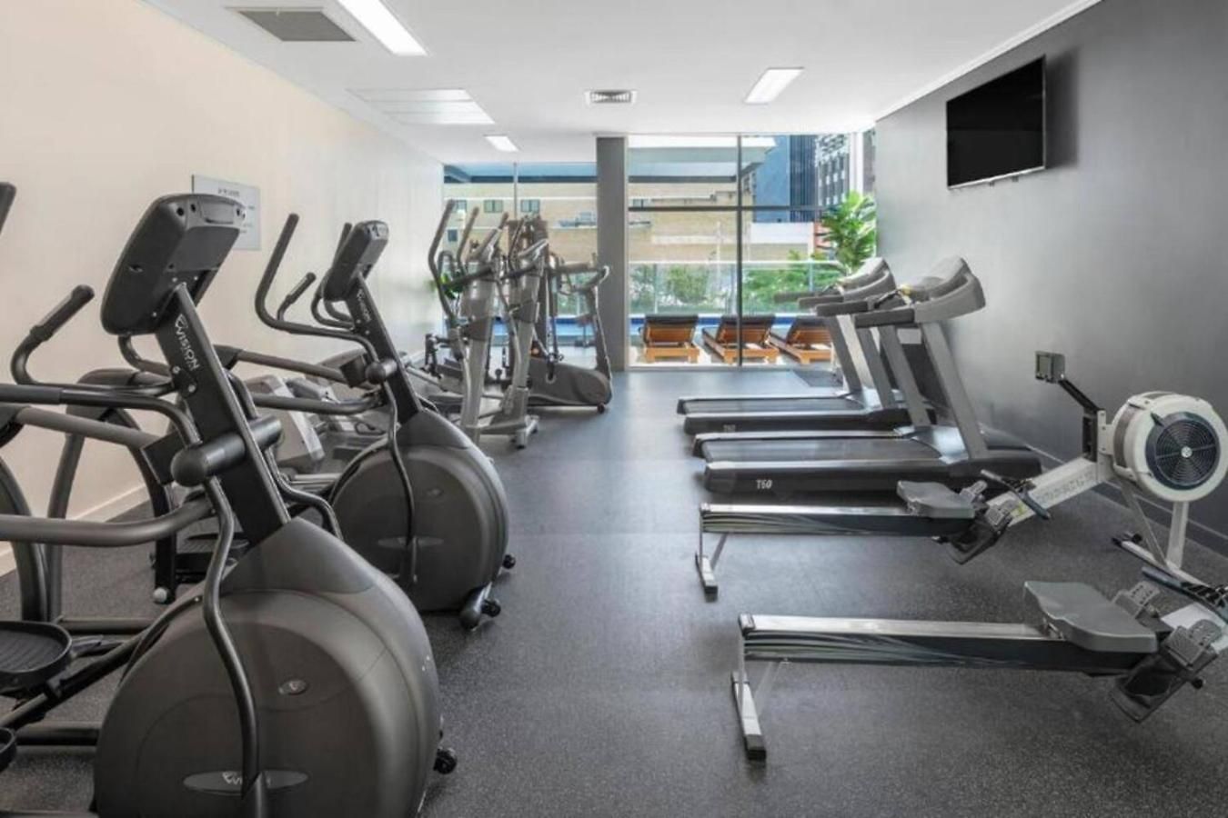 Dusk A Luxury 2bed 2bath Cbd Sky With Pool Parking And Apartment
