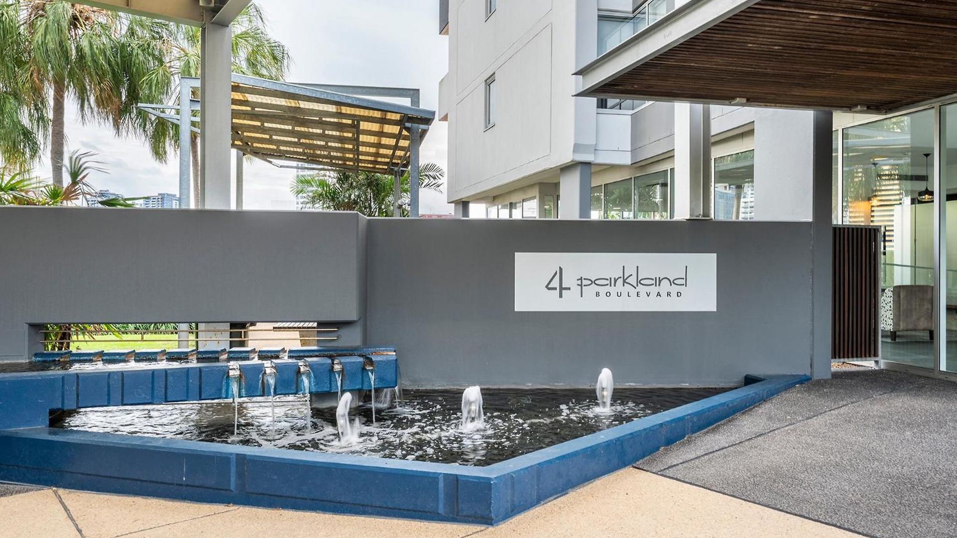 Apartment Stylish Roma Parklands Retreat - Stunning Park Views From Every Room, Heated Pool, Gym, Private Carpark, Suncorp Stadium, 10 Min Walk To Cbd *