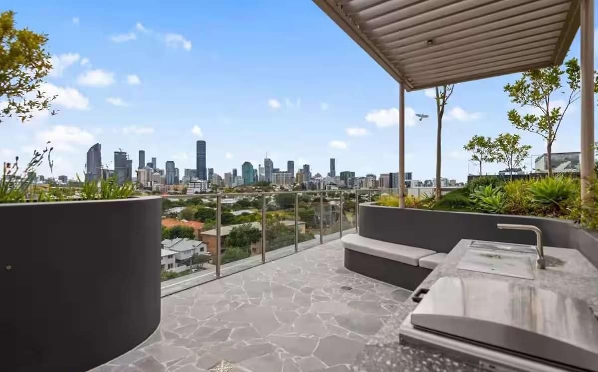 Gabba Retreat - Rooftop Pool & Stunning View Apartment *
