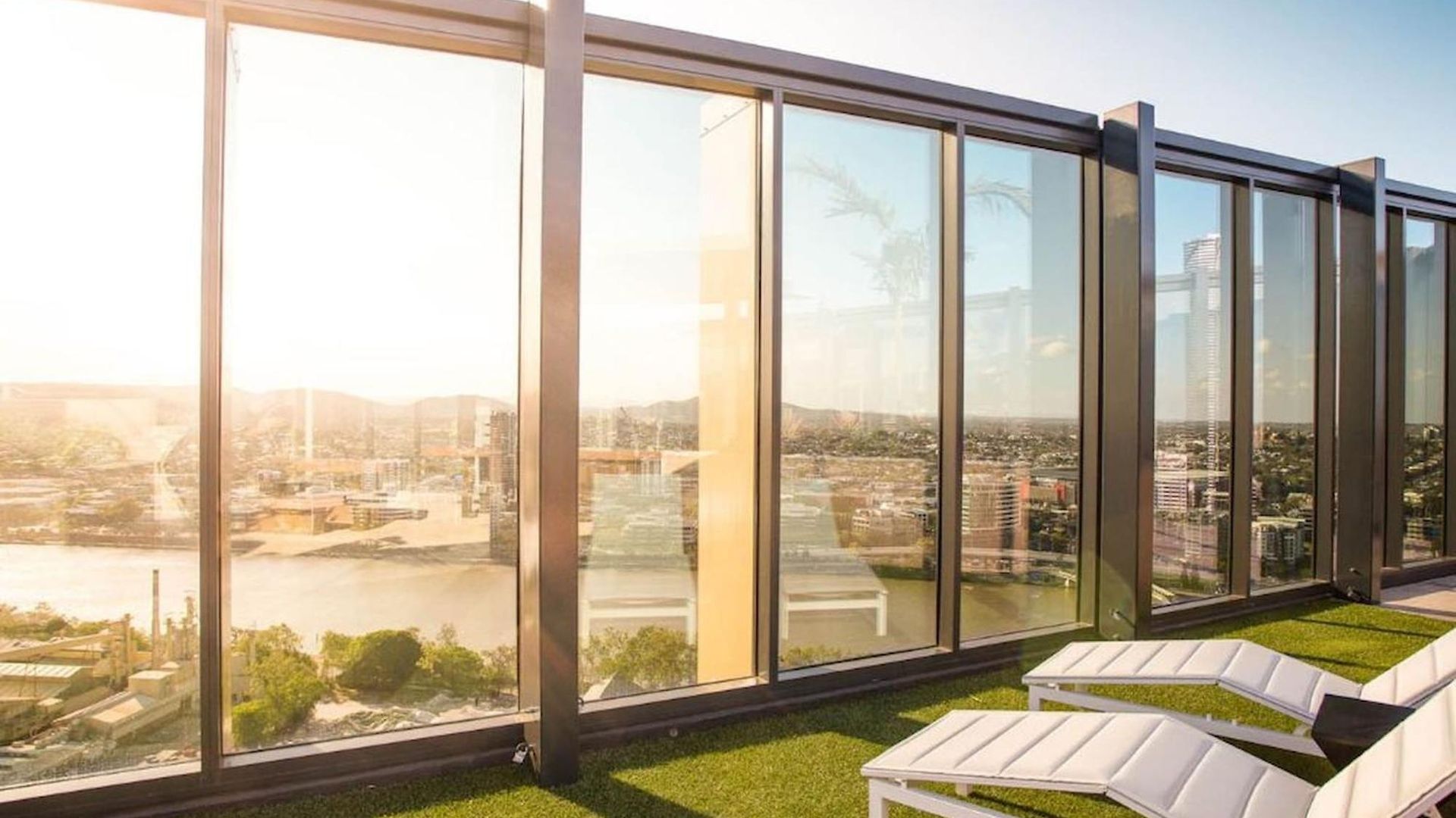 1br One Modern High-rise With Pool & Gym Access