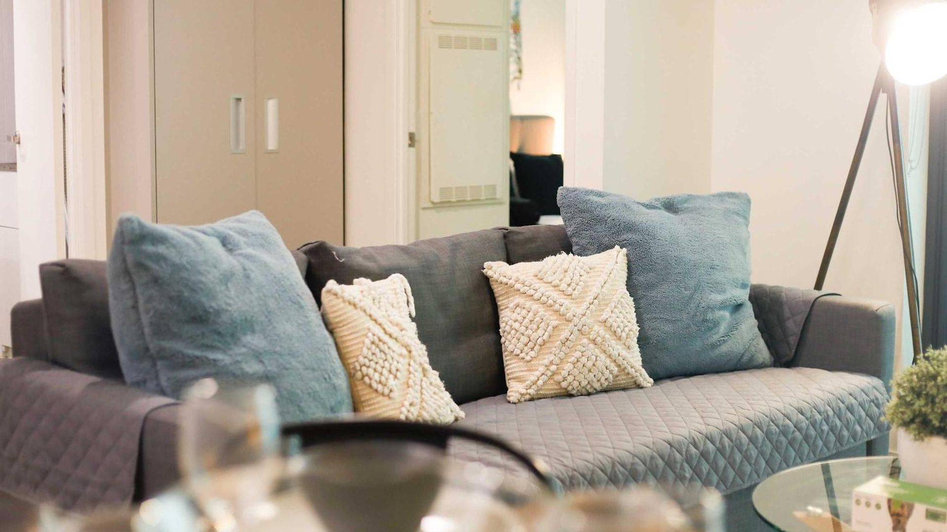 South Stylish 1-bedroom Apartment *