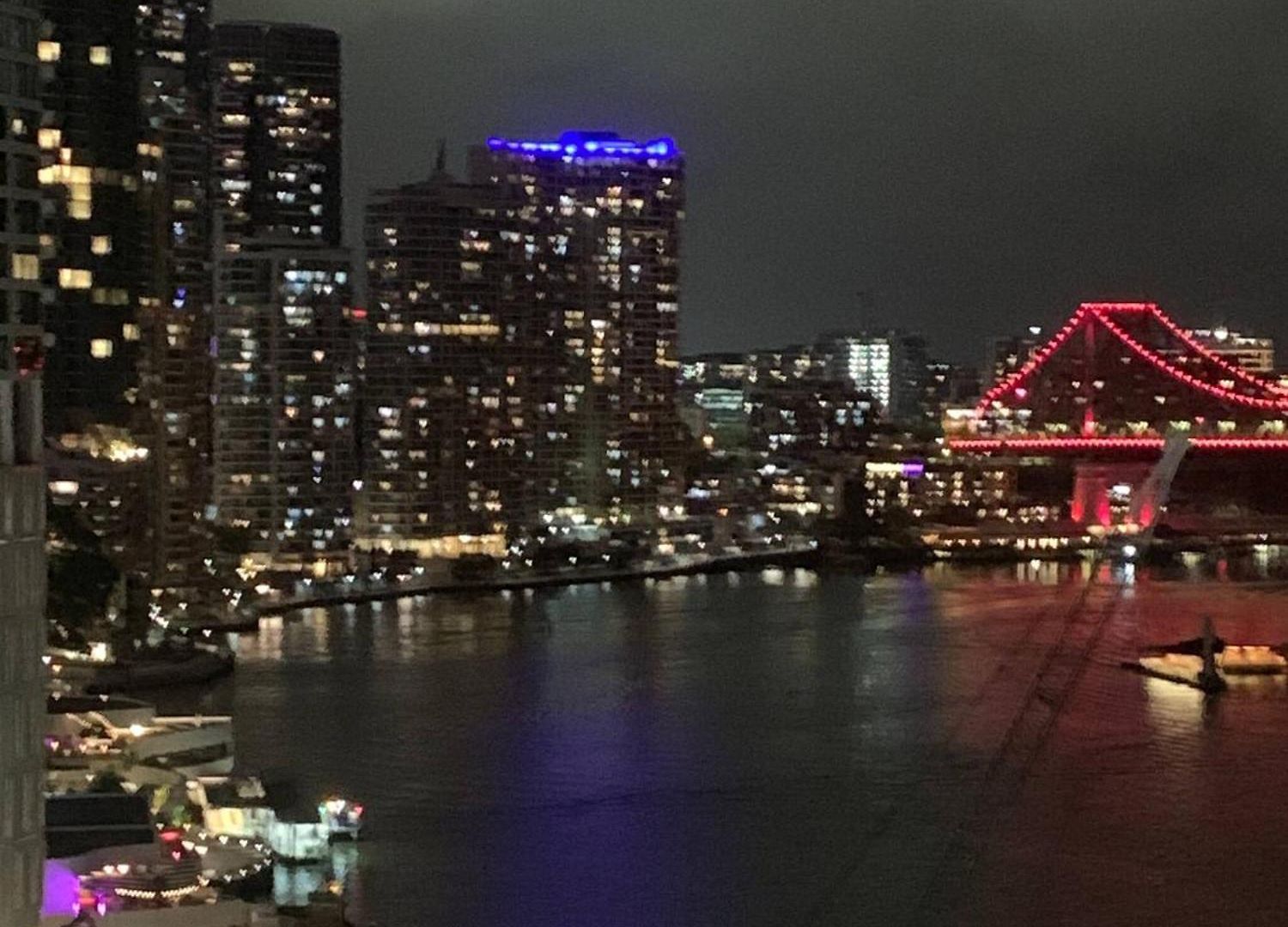 Story Bridge Views In Cbd Apartment Brisbane