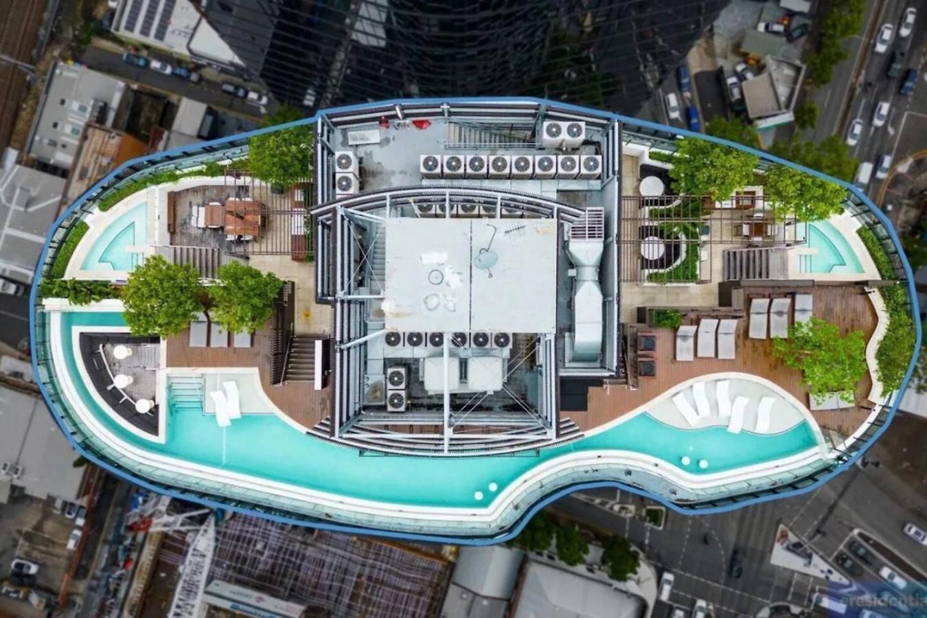 Style Infinity Pool Gym Chic 1 Bedroom Apartment