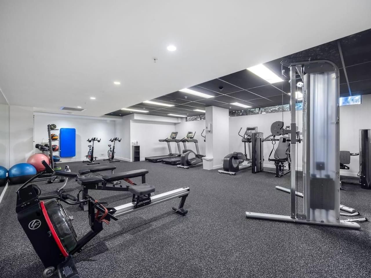 Modern 3br In Sunnybank Pool And Gym Access *