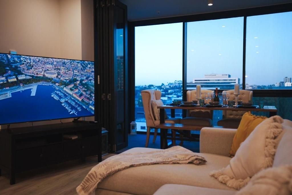 Apartment Skyline Serenity,sunset Views, Pool, Spa, & Prime Location Brisbane