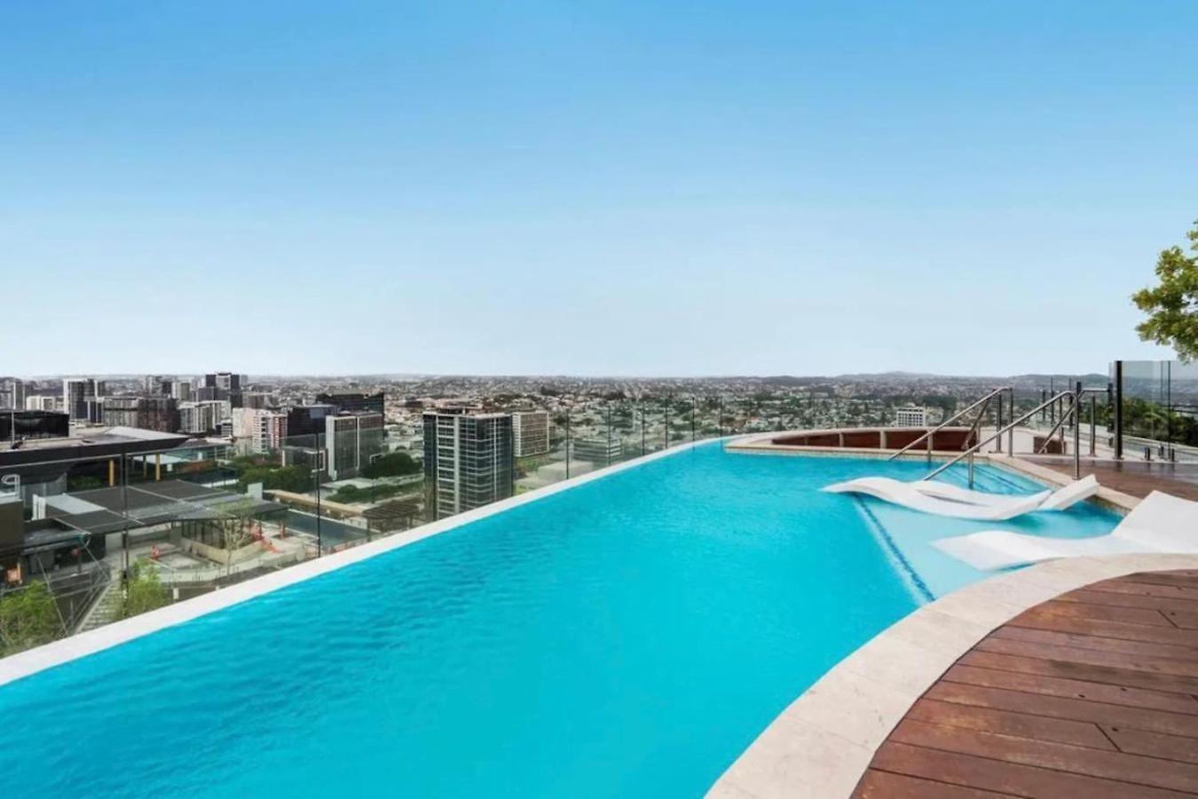Style Infinity Pool Gym Chic 1 Bedroom Apartment Brisbane