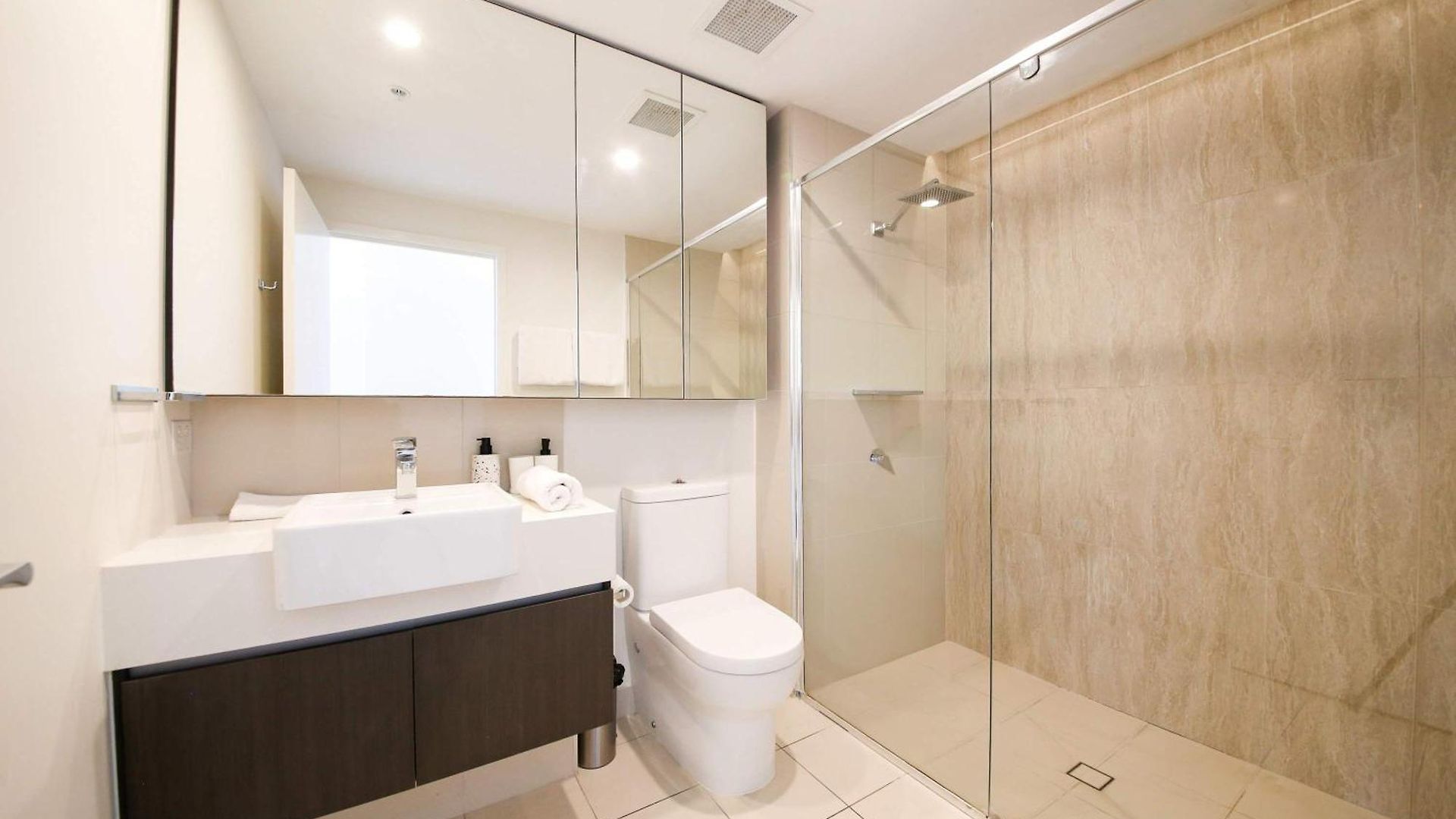 Family-friendly 2brwalk To River & Shops Pool&gym Apartment Brisbane