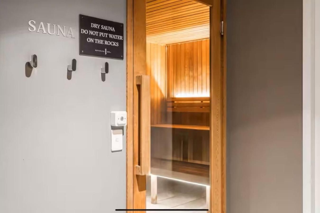 Zen Cozy 1 Bedroom With 2 Beds Pool Gym Sauna Brisbane