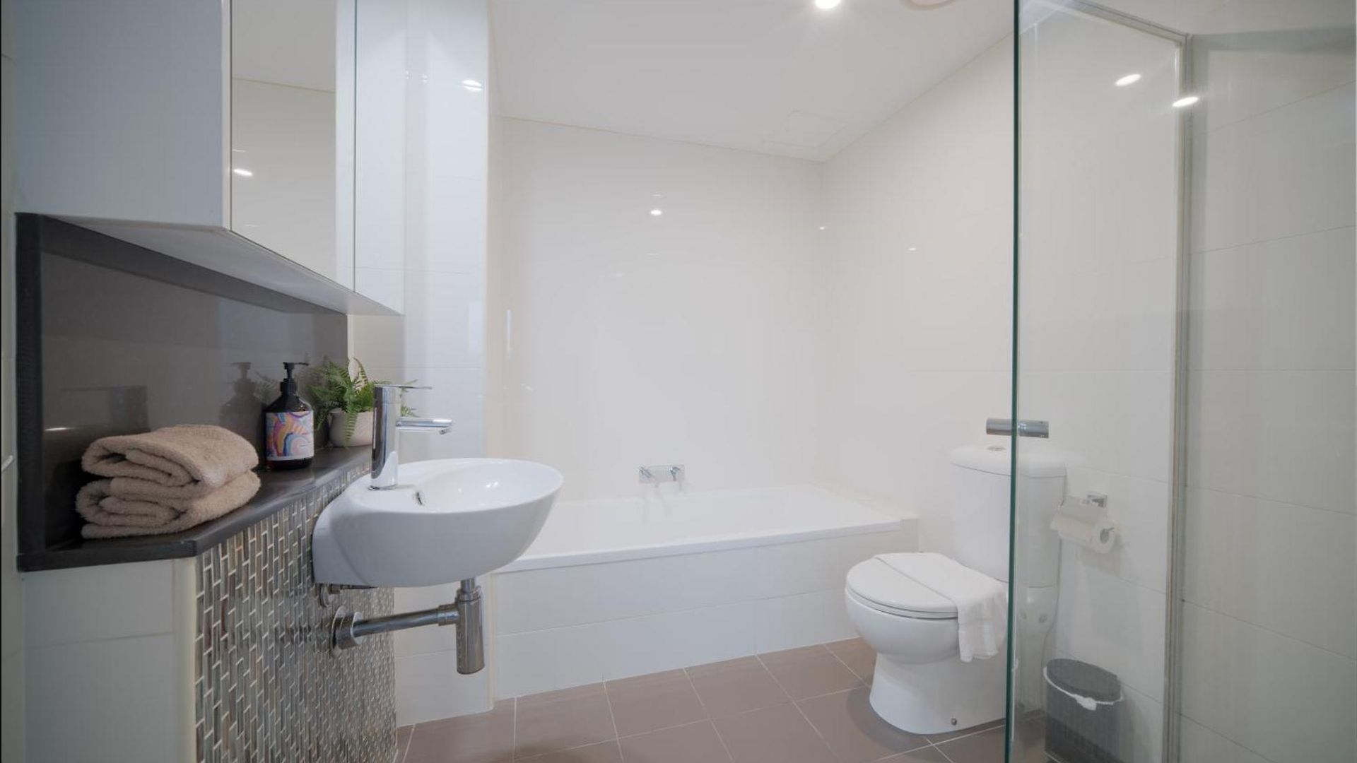 Meriton Soleil Breathtaking Views Heated Pool Gym C36 Apartment *
