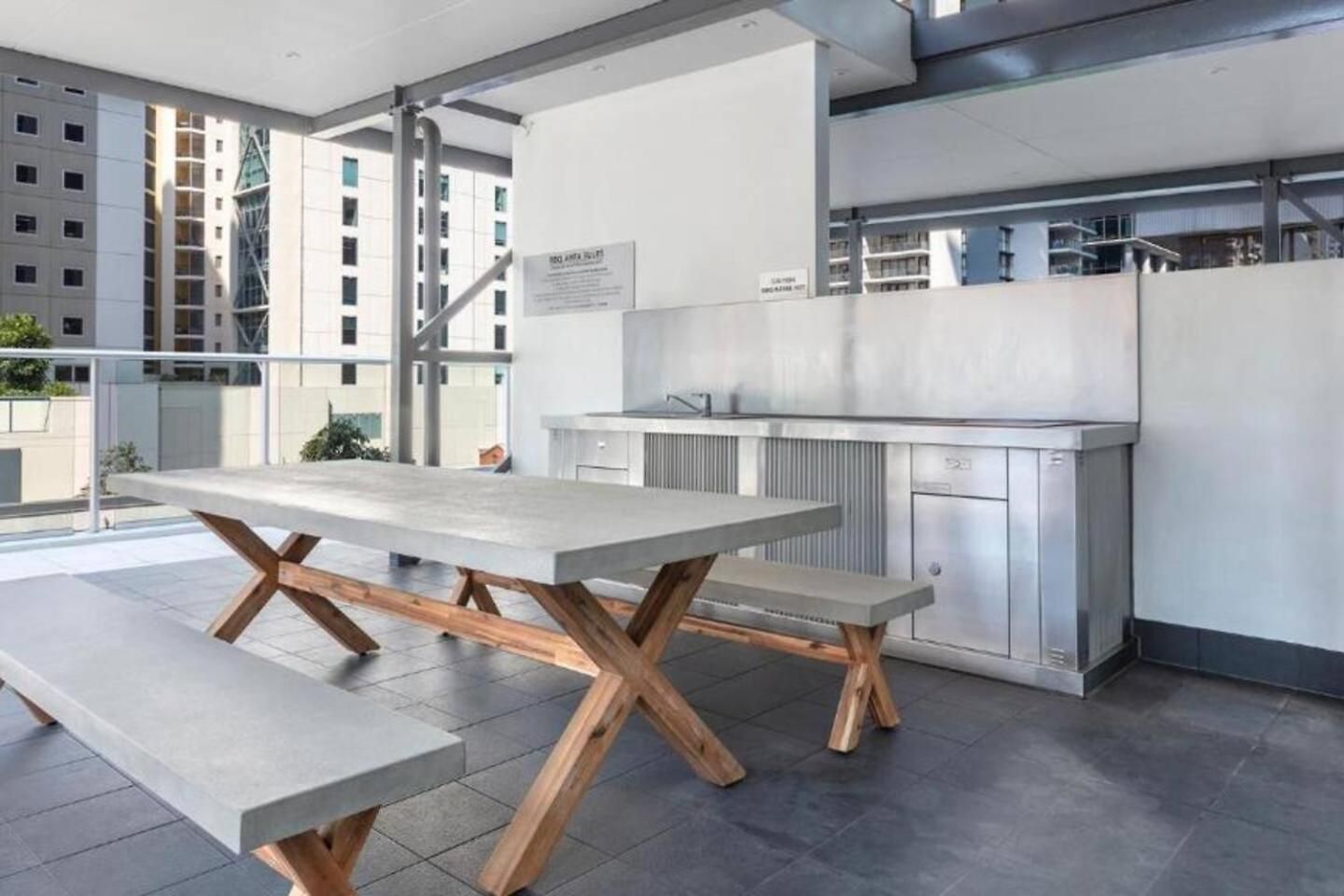 Dusk A Luxury 2bed 2bath Cbd Sky With Pool Parking And Apartment *