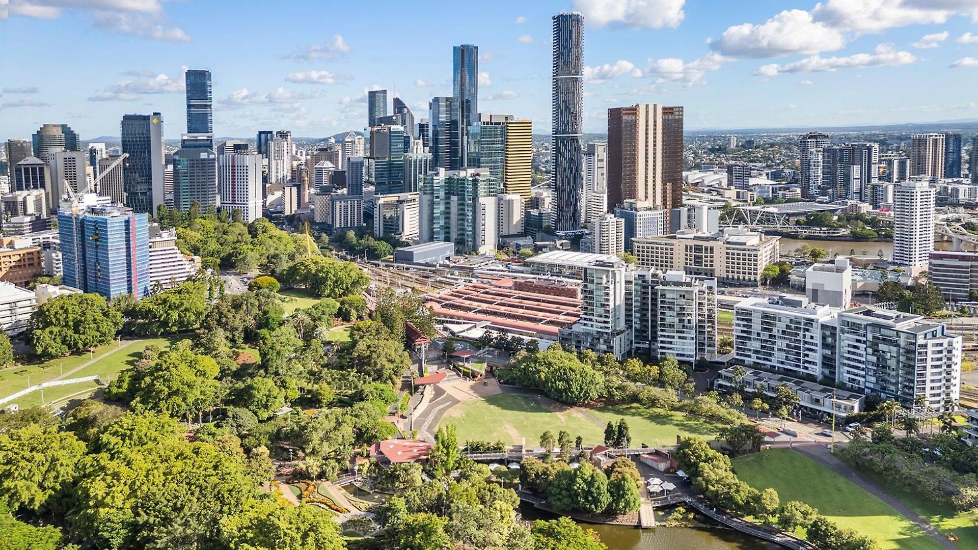 Apartment Stylish Roma Parklands Retreat - Stunning Park Views From Every Room, Heated Pool, Gym, Private Carpark, Suncorp Stadium, 10 Min Walk To Cbd *