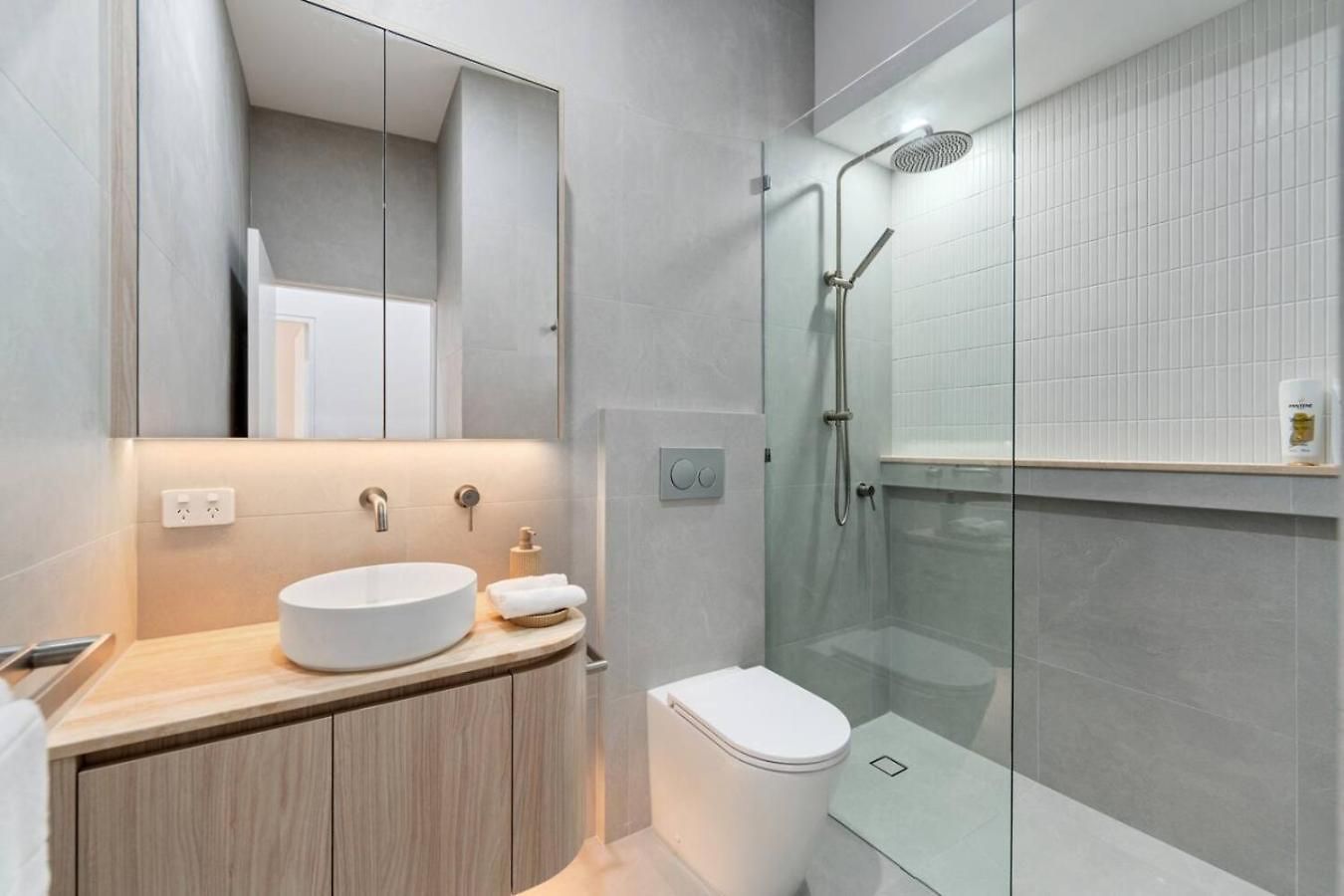 Dune Designer 2 Bedroom With River Views Parking Pool