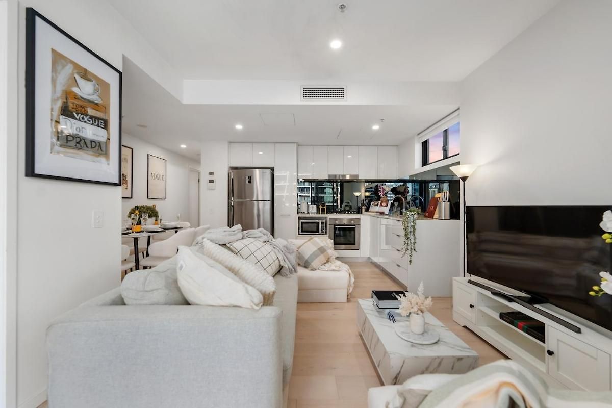 Cs - Gorgeous Views 2br W Parking, Pool & Gym *