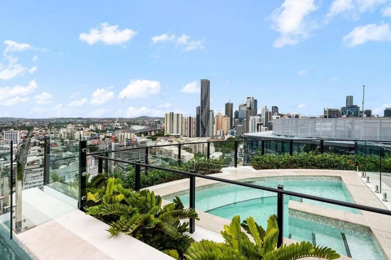 Apartment Style Infinity Pool Gym Chic 1 Bedroom *