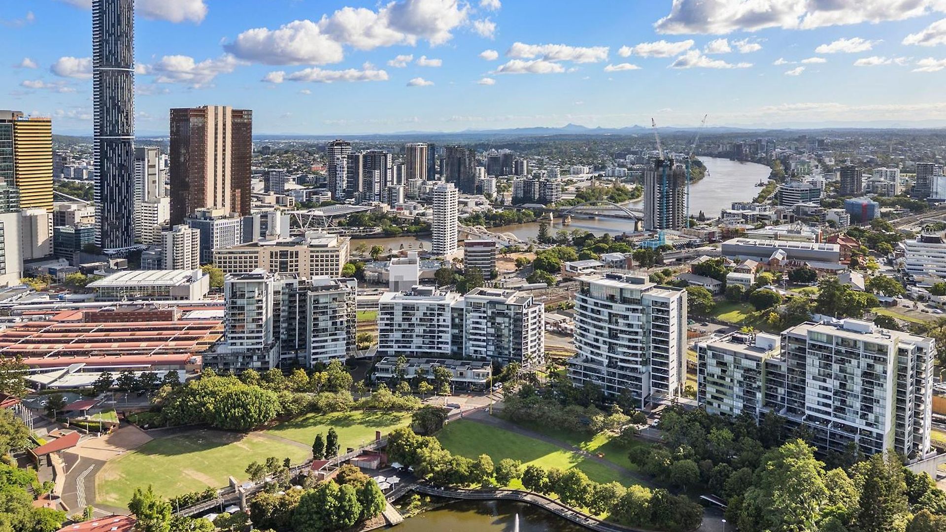 Apartment Stylish Roma Parklands Retreat - Stunning Park Views From Every Room, Heated Pool, Gym, Private Carpark, Suncorp Stadium, 10 Min Walk To Cbd