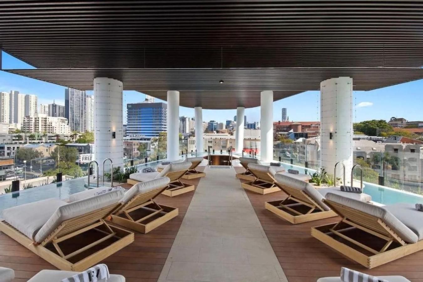 Apartment Style Infinity Pool Gym Chic 1 Bedroom Brisbane