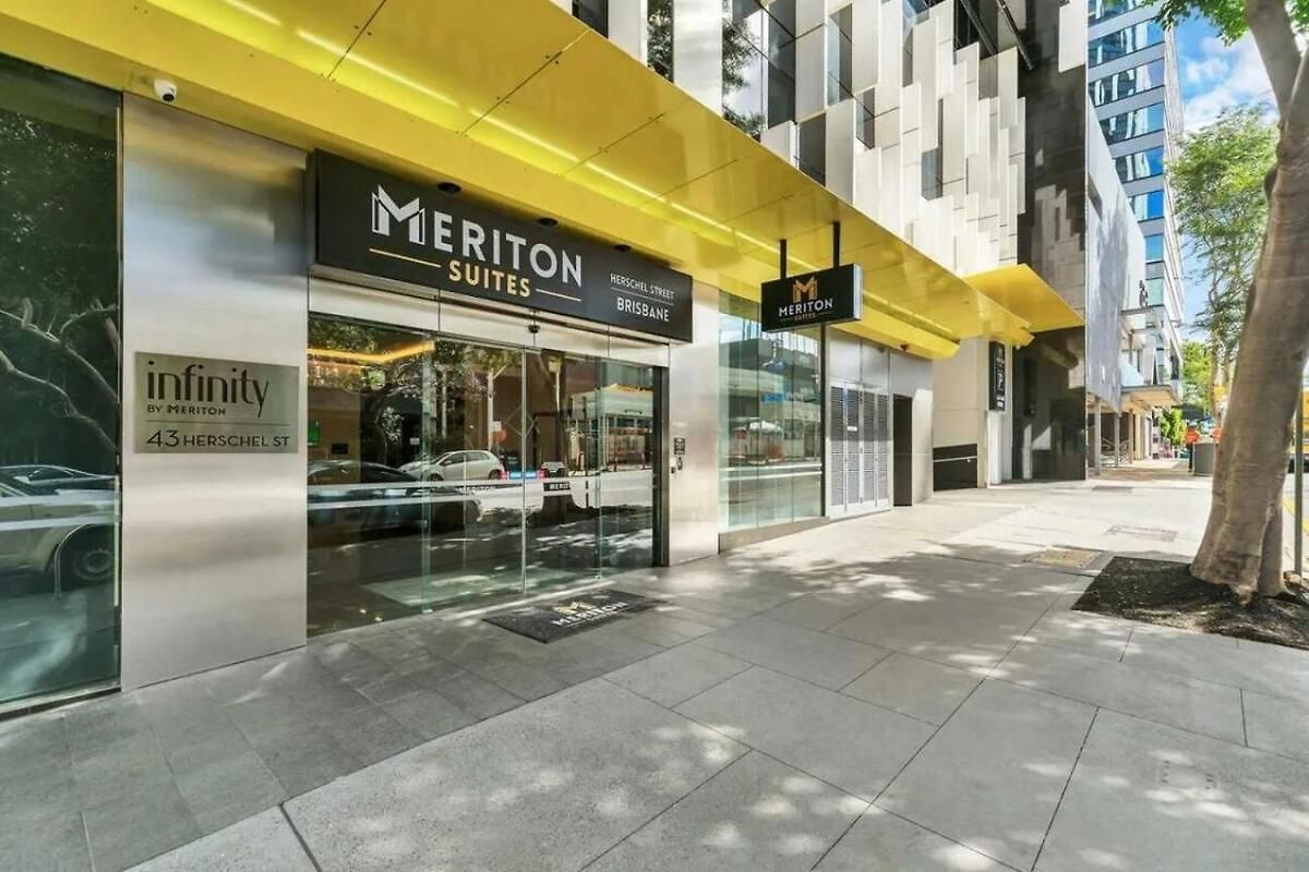Modem Two Bedroom In Inner Cbd Apartment *