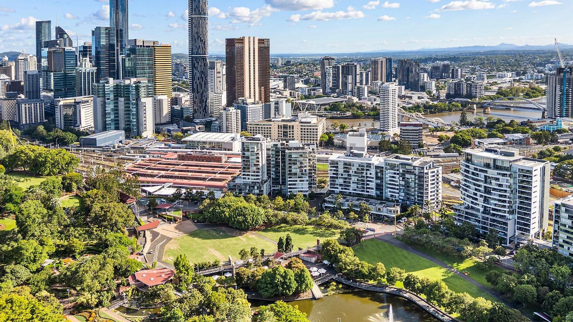 Stylish Roma Parklands Retreat - Stunning Park Views From Every Room, Heated Pool, Gym, Private Carpark, Suncorp Stadium, 10 Min Walk To Cbd Apartment *