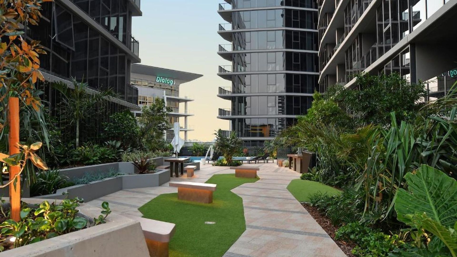 Apartment 1br One Modern High-rise With Pool & Gym Access *