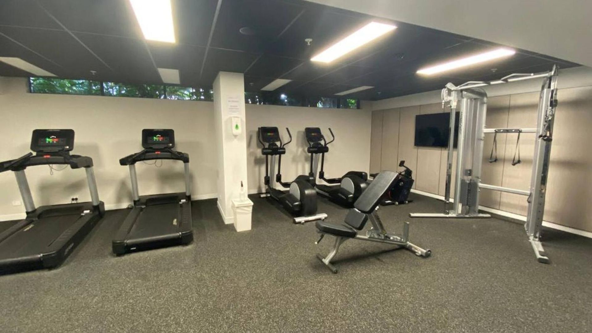 Apartment 1br One Skyline With Pool, Free Parking And Gym