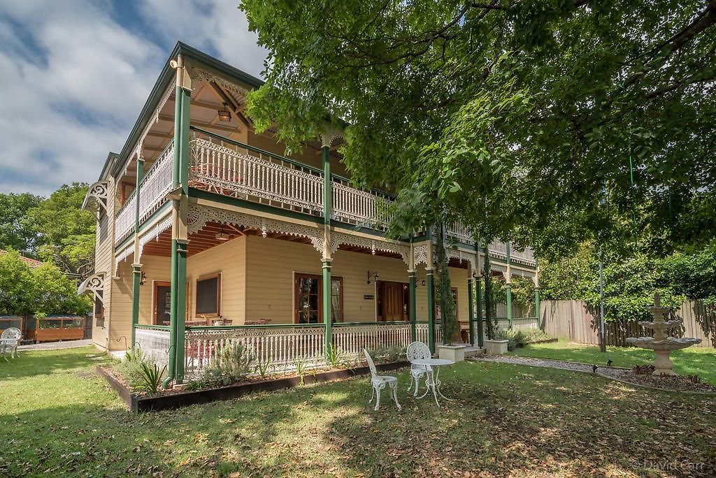Guest house Grove Manor