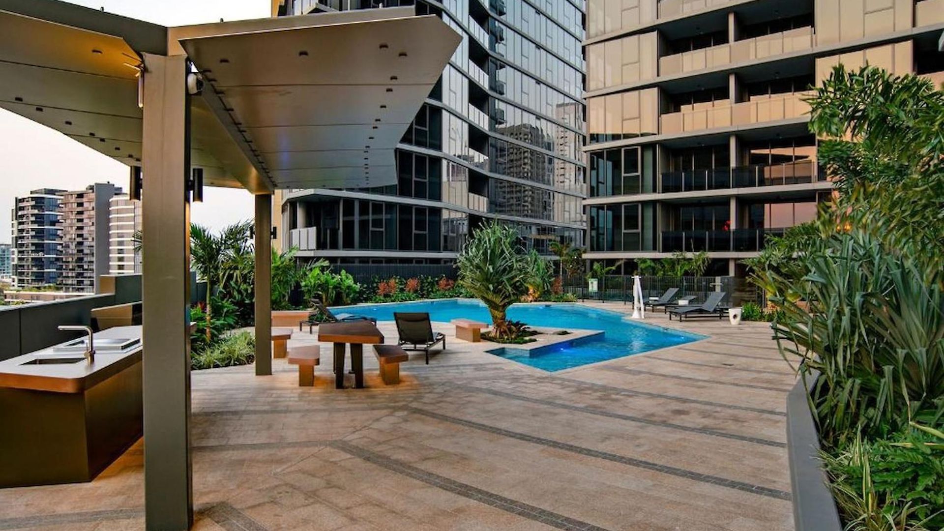 Apartment 1br One Modern High-rise With Pool & Gym Access