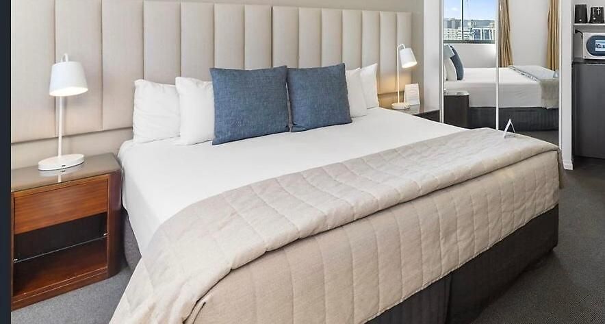 One-bedroom Escape I Mantra On Queen Apartment