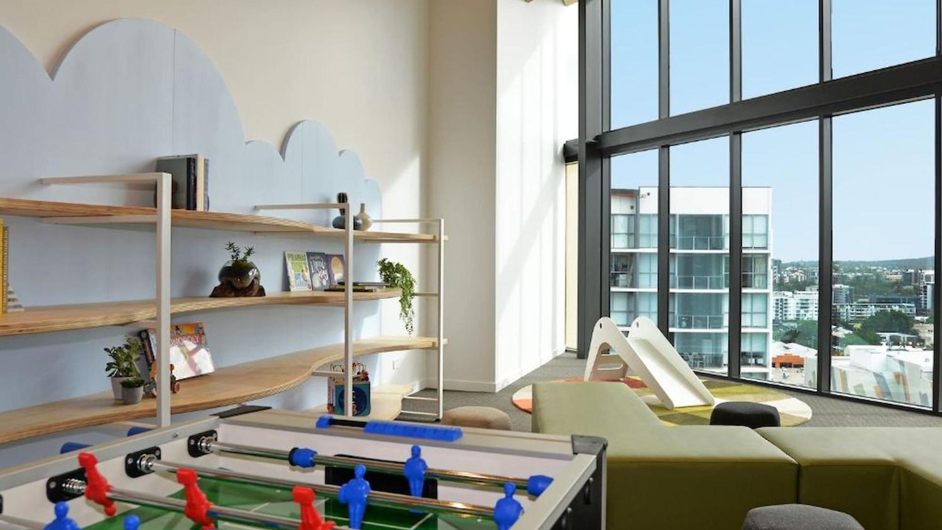 1br One Modern High-rise With Pool & Gym Access *