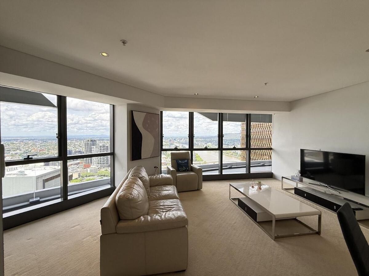 Modem Two Bedroom In Inner Cbd *