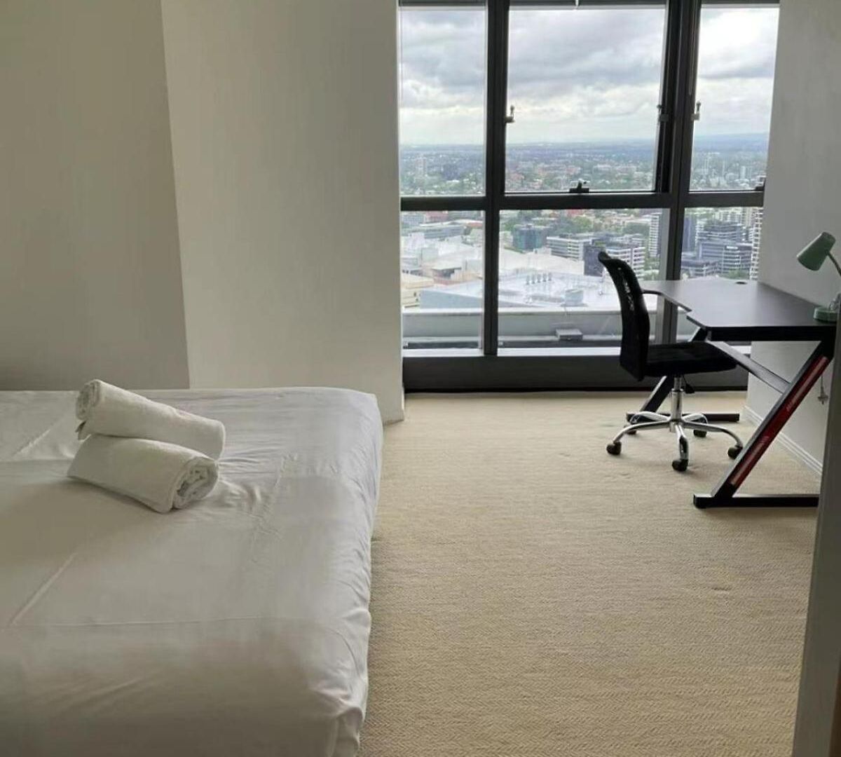 Modem Two Bedroom In Inner Cbd Apartment *