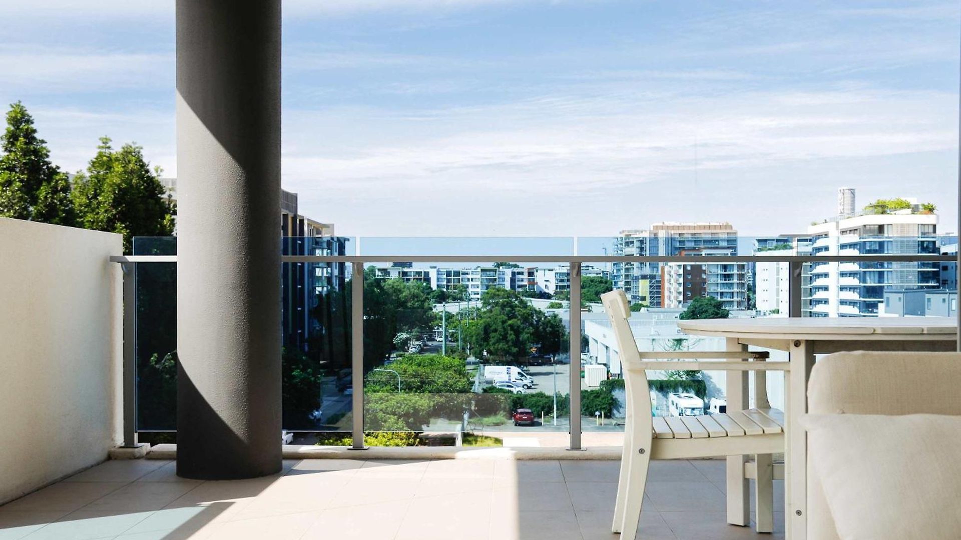 Family-friendly 2brwalk To River & Shops Pool&gym Apartment *