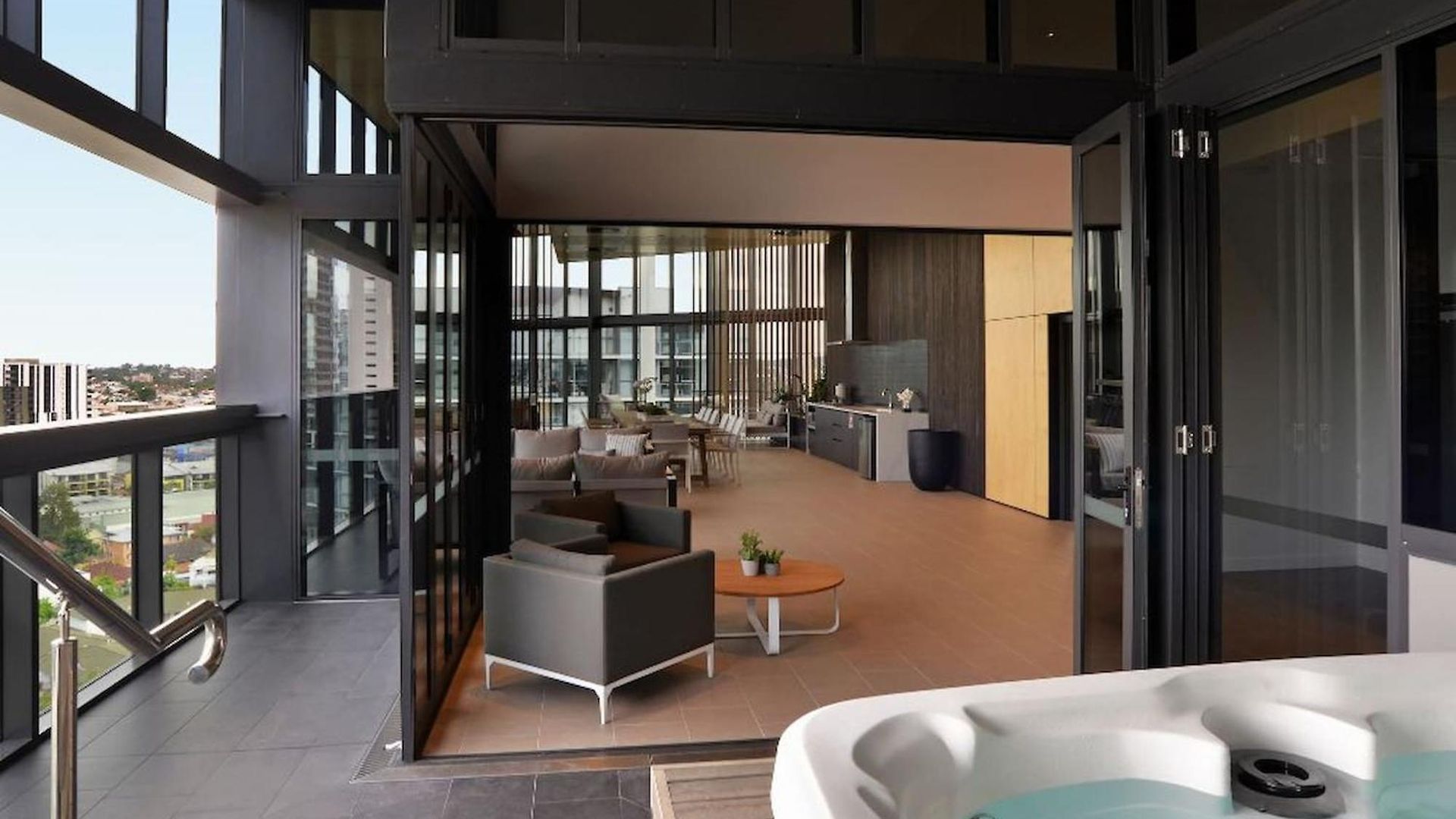 1br One Modern High-rise With Pool & Gym Access *