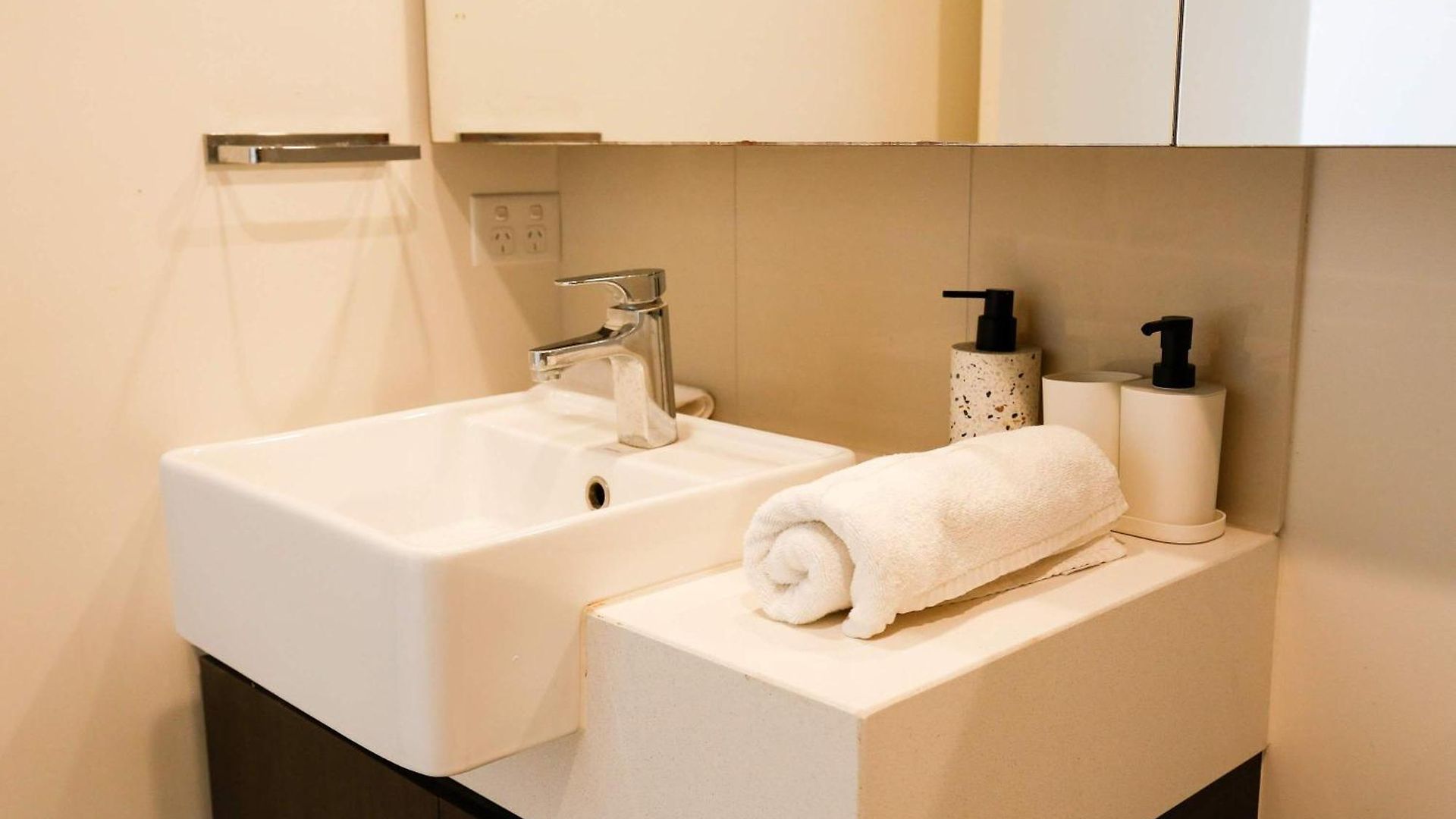 Apartment Family-friendly 2brwalk To River & Shops Pool&gym