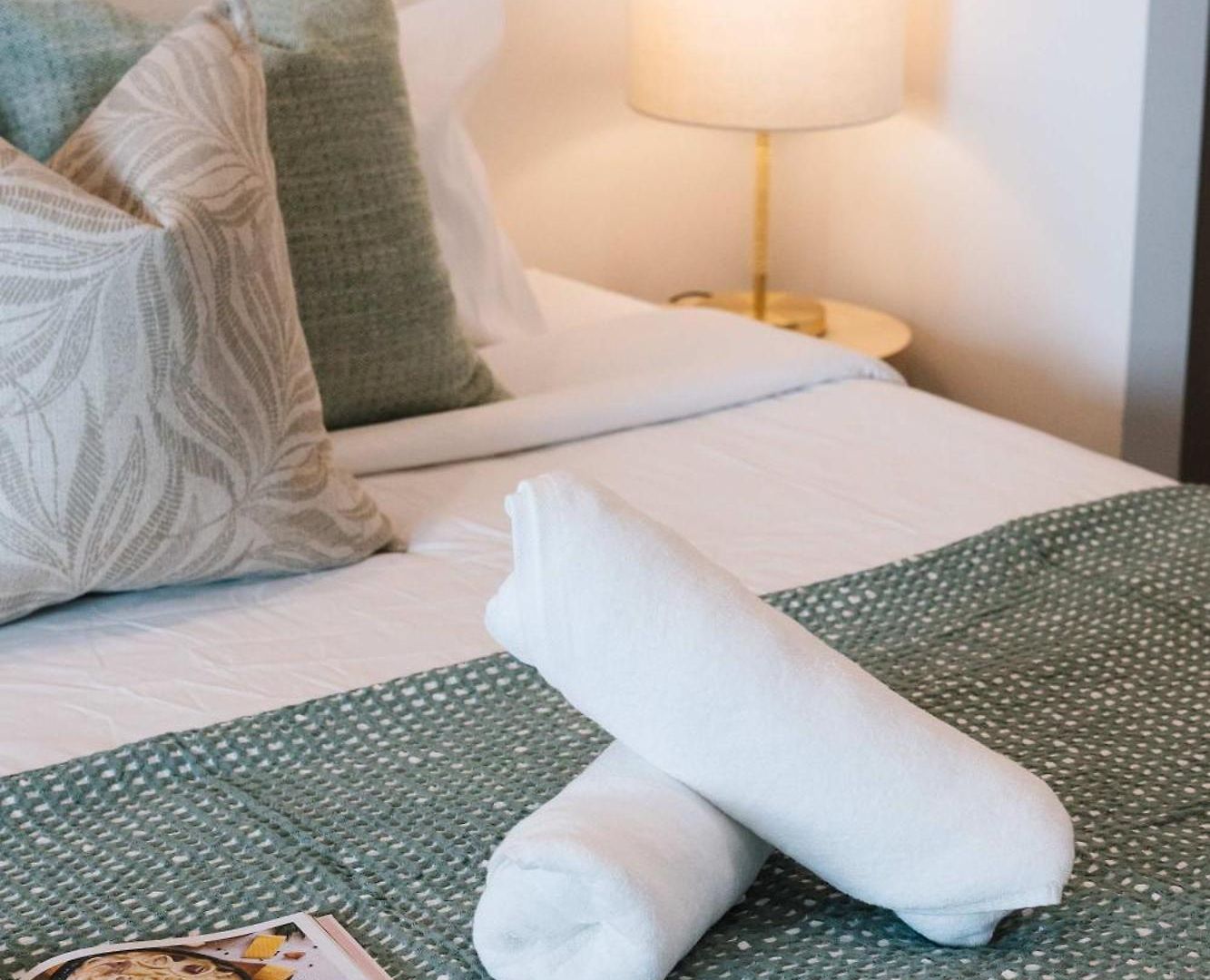 High Rise 2br In Cbd Apartment *