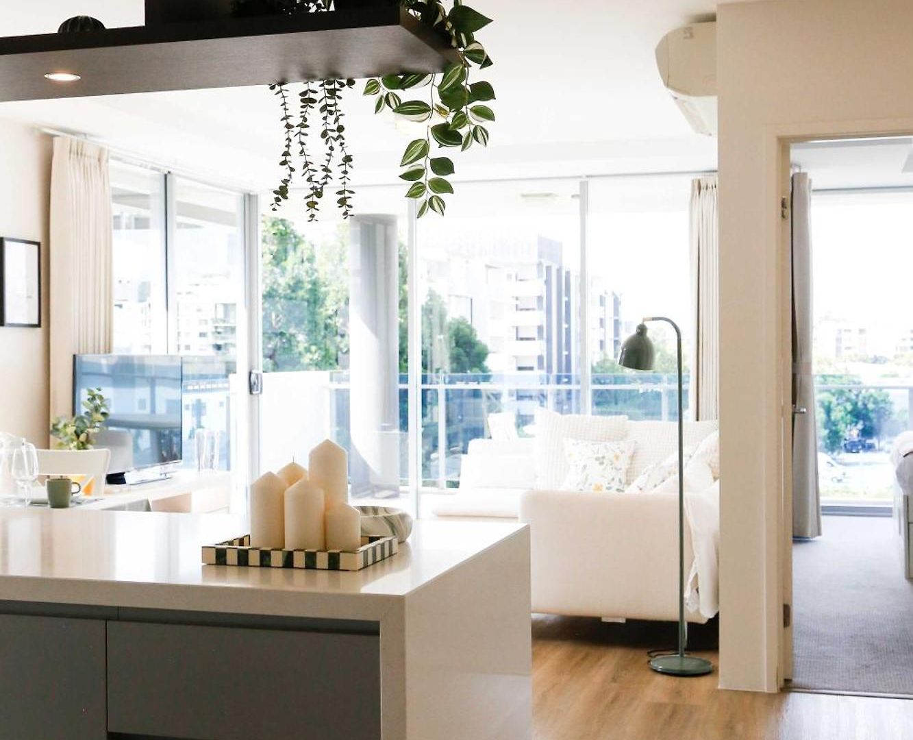 Family-friendly 2brwalk To River & Shops Pool&gym Apartment