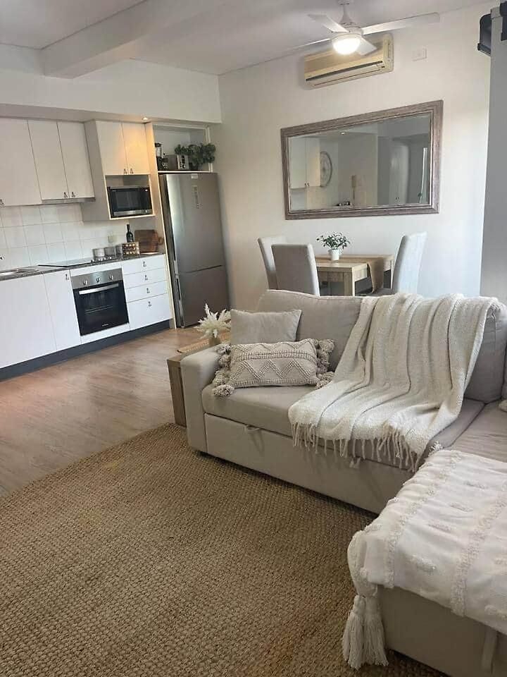 Inner Gem Next To St Andrews Hospital & Park Apartment *