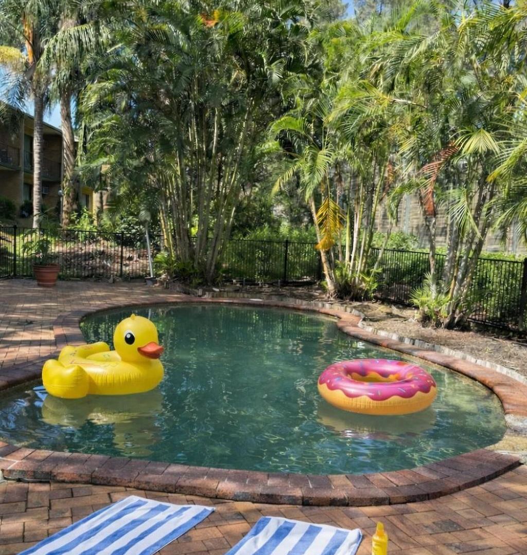 Hotel Leafy Retreat Near Shops Motorway Access By Custom Hosting *