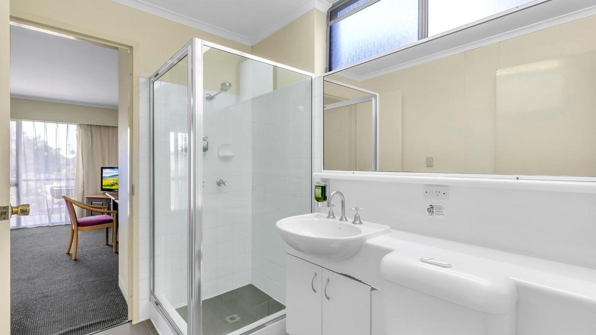 Hotel Charming Easy Access 2 Cbd By Custom Hosting