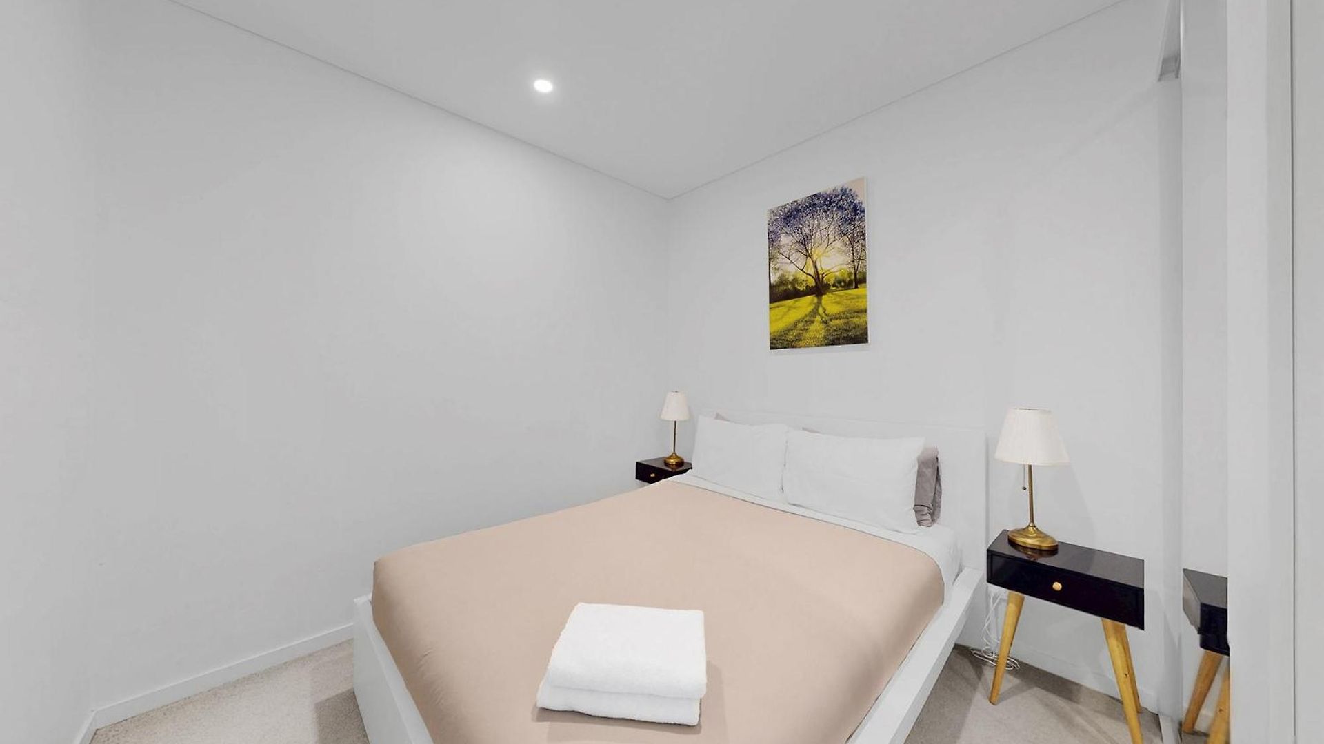 Elegant Urban Hideaway - Private Luxury Residential Apartment, Walk To South Bank & Free Carpark Apartment *