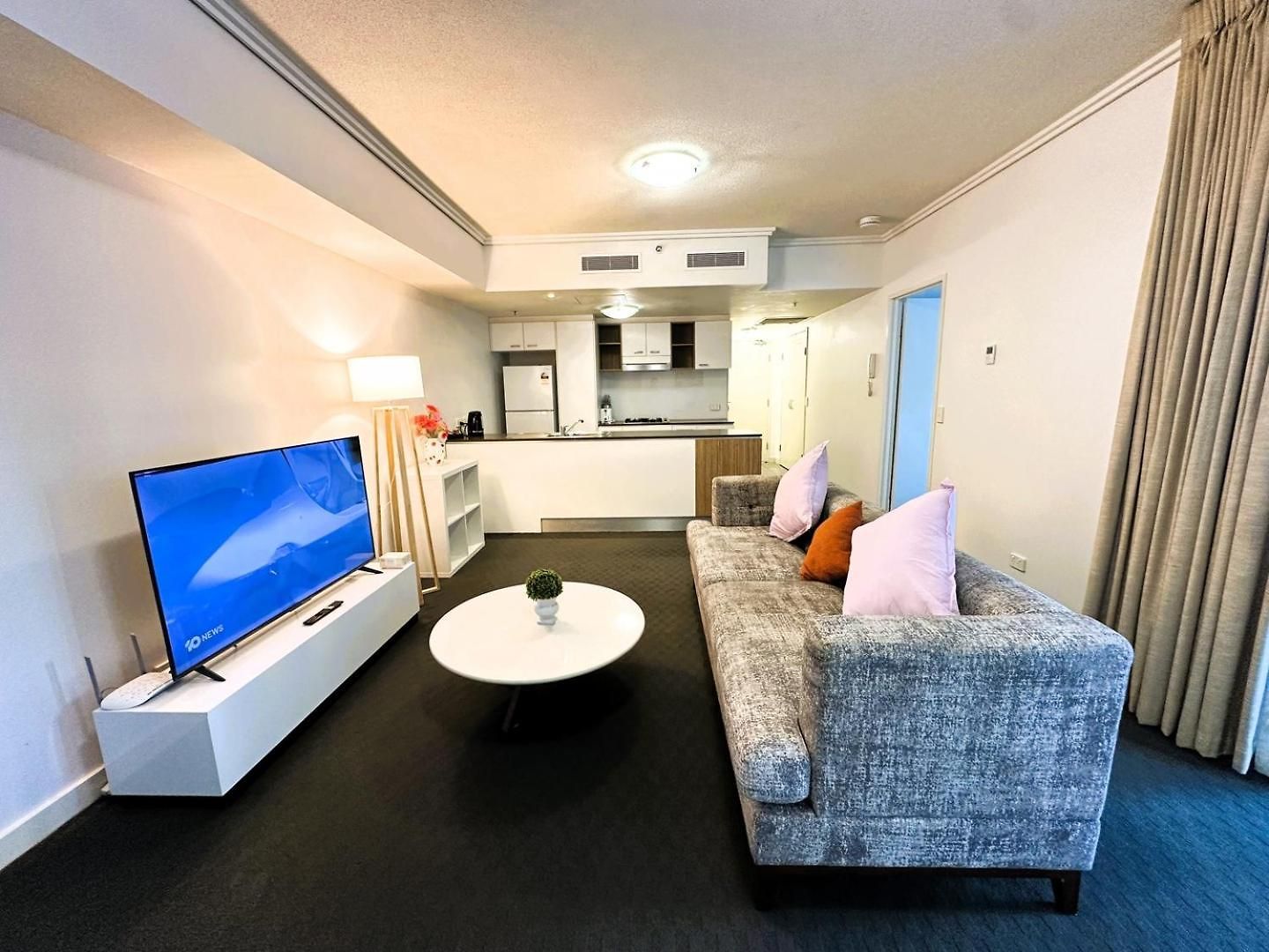 Modern 2br In Cbd | Pool | Gym | Parking Apartment