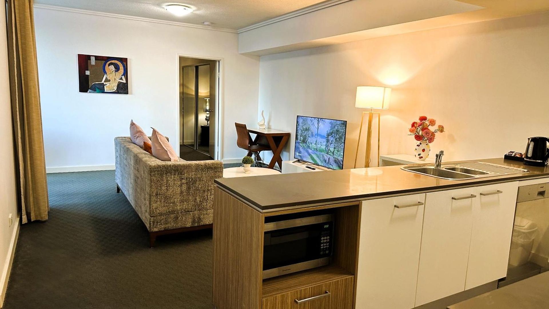 Modern 2br In Cbd | Pool | Gym | Parking