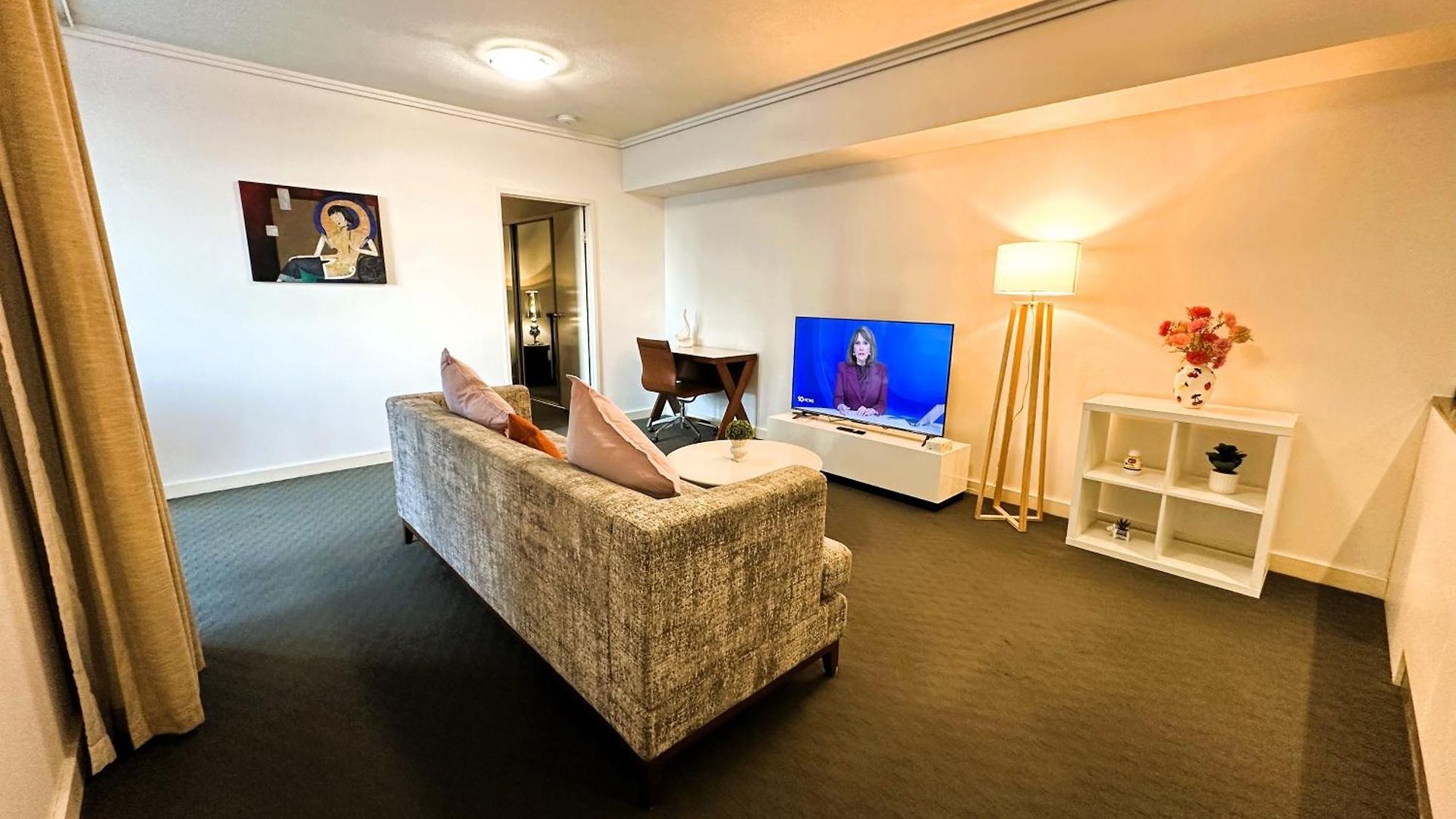 Modern 2br In Cbd | Pool | Gym | Parking Apartment Brisbane