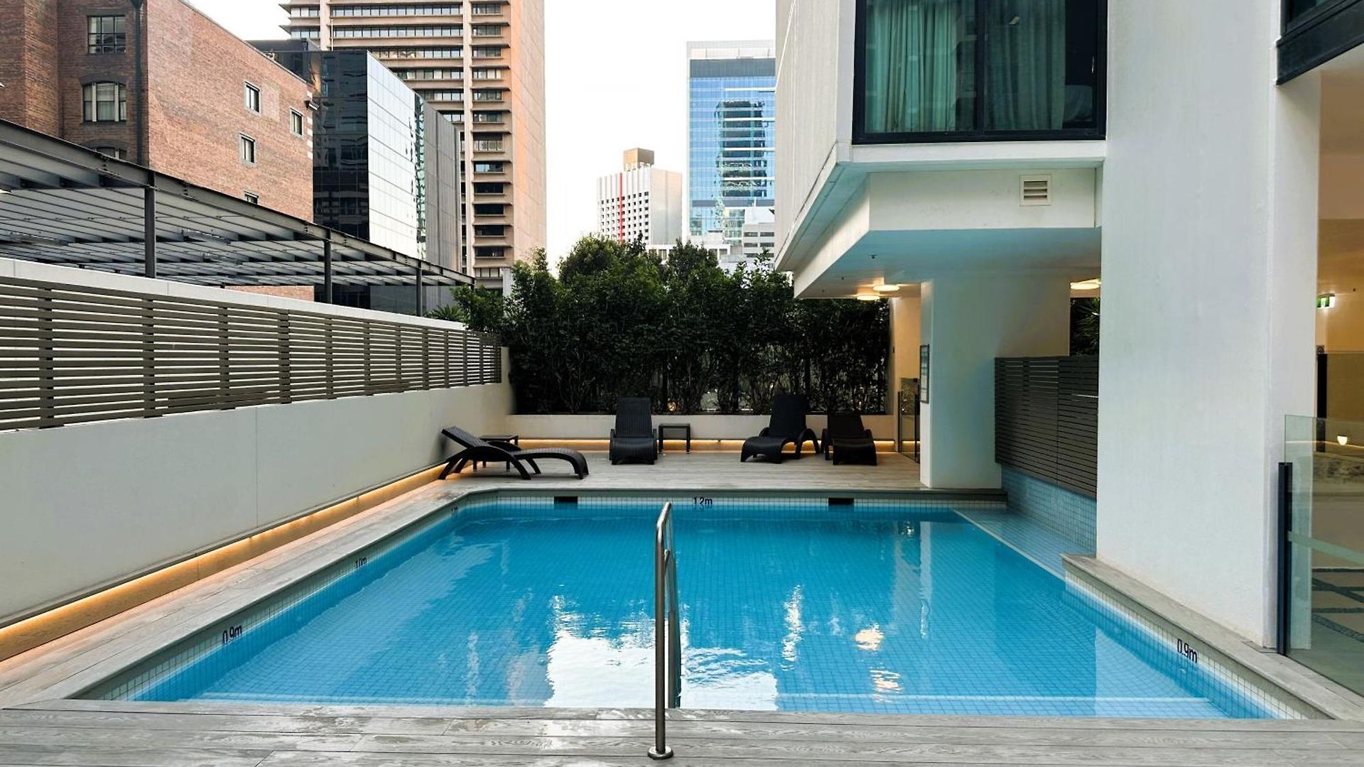 Modern 2br In Cbd | Pool | Gym | Parking Brisbane
