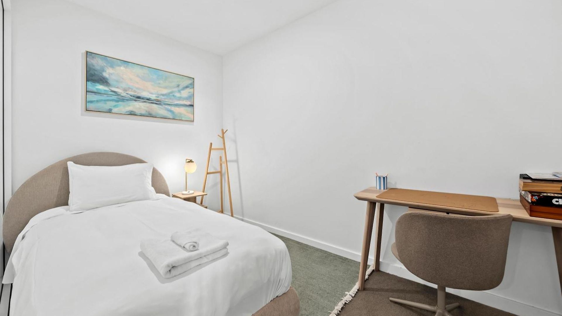 Stylish With Stunning Views, Pool, Gym & Parking Apartment Brisbane