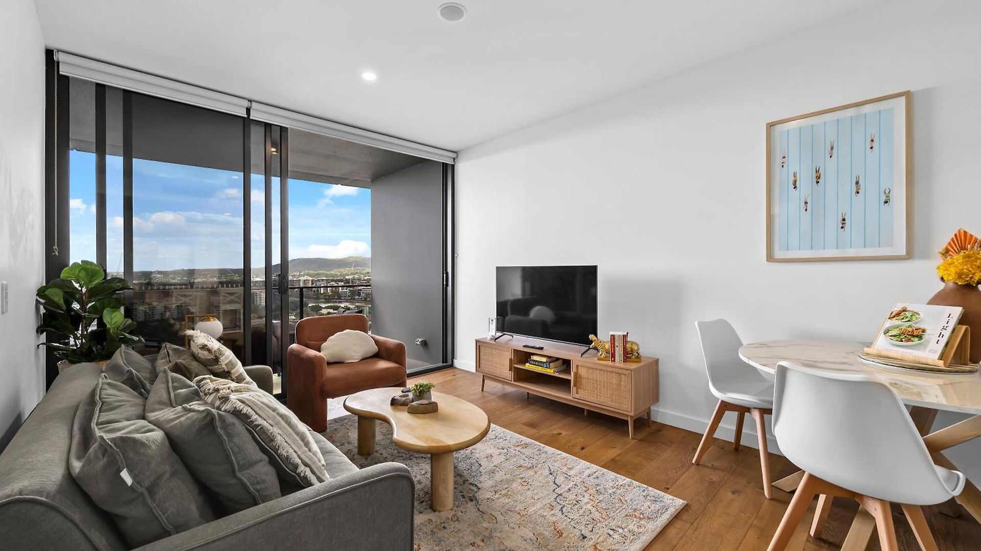 Stylish With Stunning Views, Pool, Gym & Parking * Brisbane