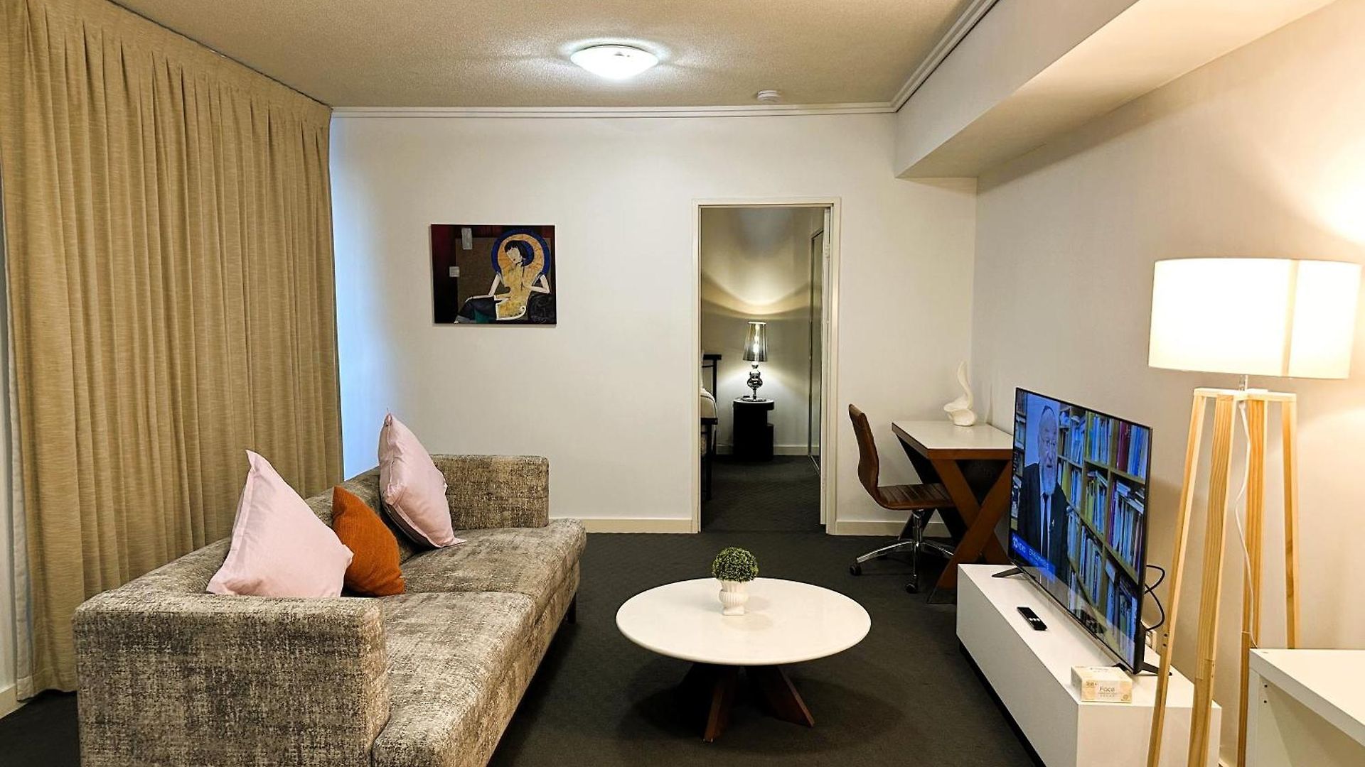 Modern 2br In Cbd | Pool | Gym | Parking Apartment