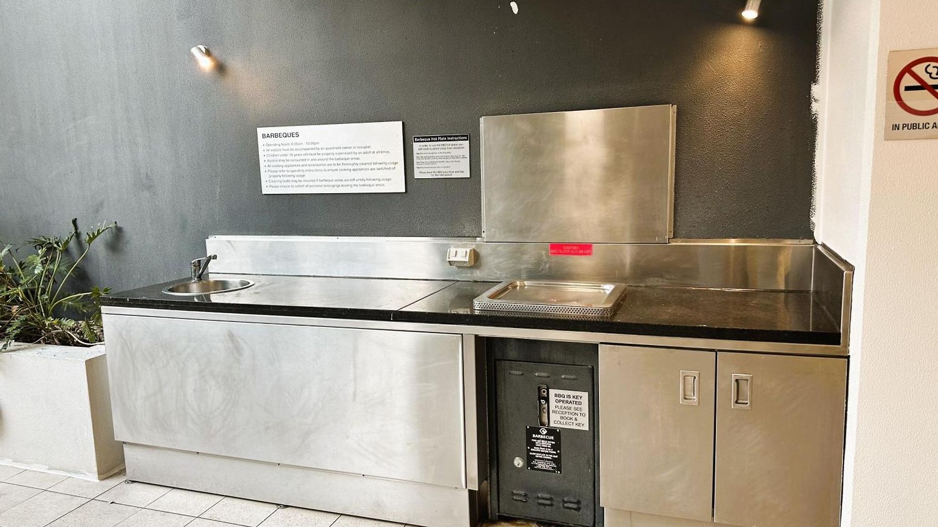 Modern 2br In Cbd | Pool | Gym | Parking Apartment Brisbane