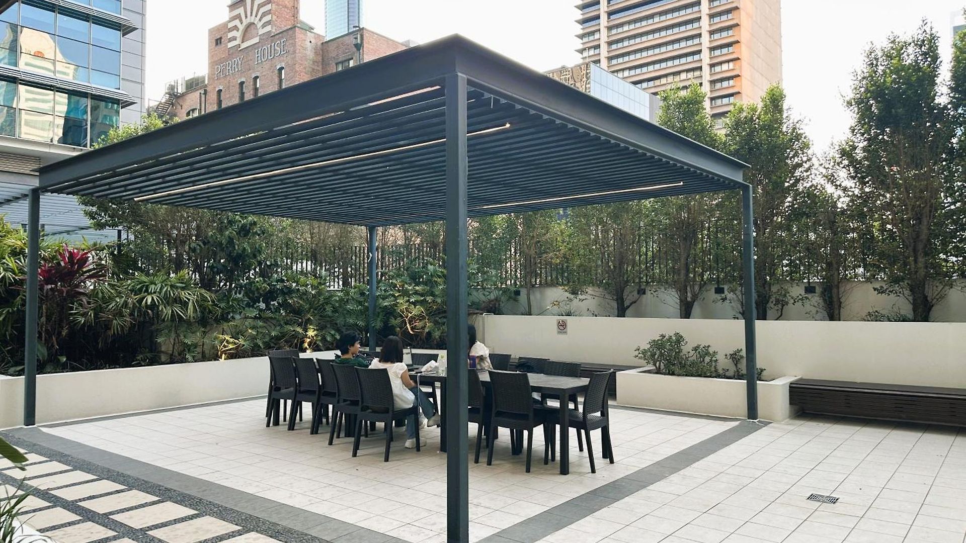 Modern 2br In Cbd | Pool | Gym | Parking Apartment *