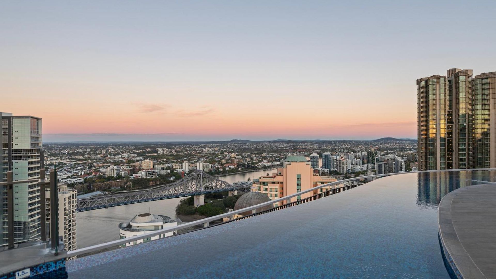 Apartment Spire Residences